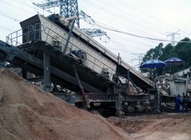 時產100噸建筑垃圾移動破碎機投產效果