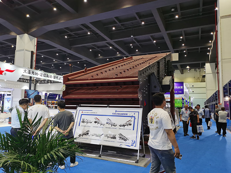 中意大型稀油潤(rùn)滑振動(dòng)篩吸引眾多賓客